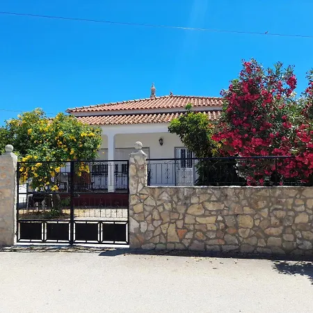 Holiday home Belamandil Garden ,family Holidays ,caminho Do Torrejao