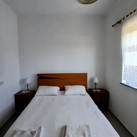 בית נופש Belamandil Garden ,family Holidays ,caminho Do Torrejao