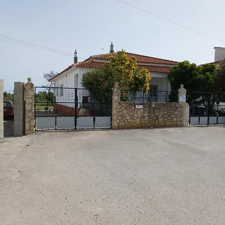 בית נופש Belamandil Garden ,family Holidays ,caminho Do Torrejao *